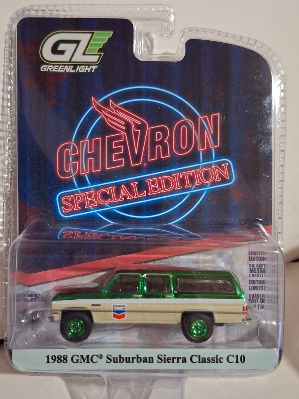 Greenlight Chevron special edition series 1  1988 GMC suburban sierra     (NG55)