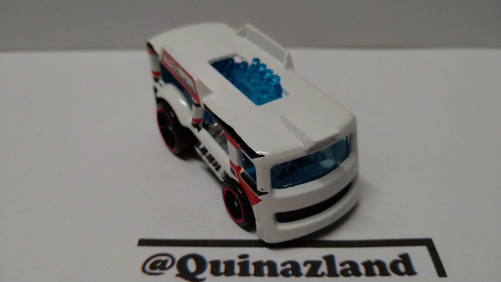 Hot Wheels Chill mill 2015-004 (A16)
