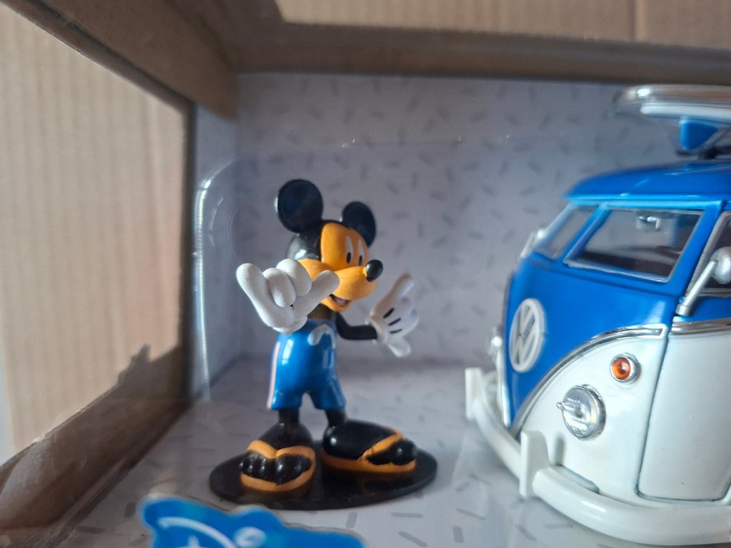 Jada 1/24 1962 Volkswagen T1 Bus & Disney Mickey Mouse Figure White Blue (ET)