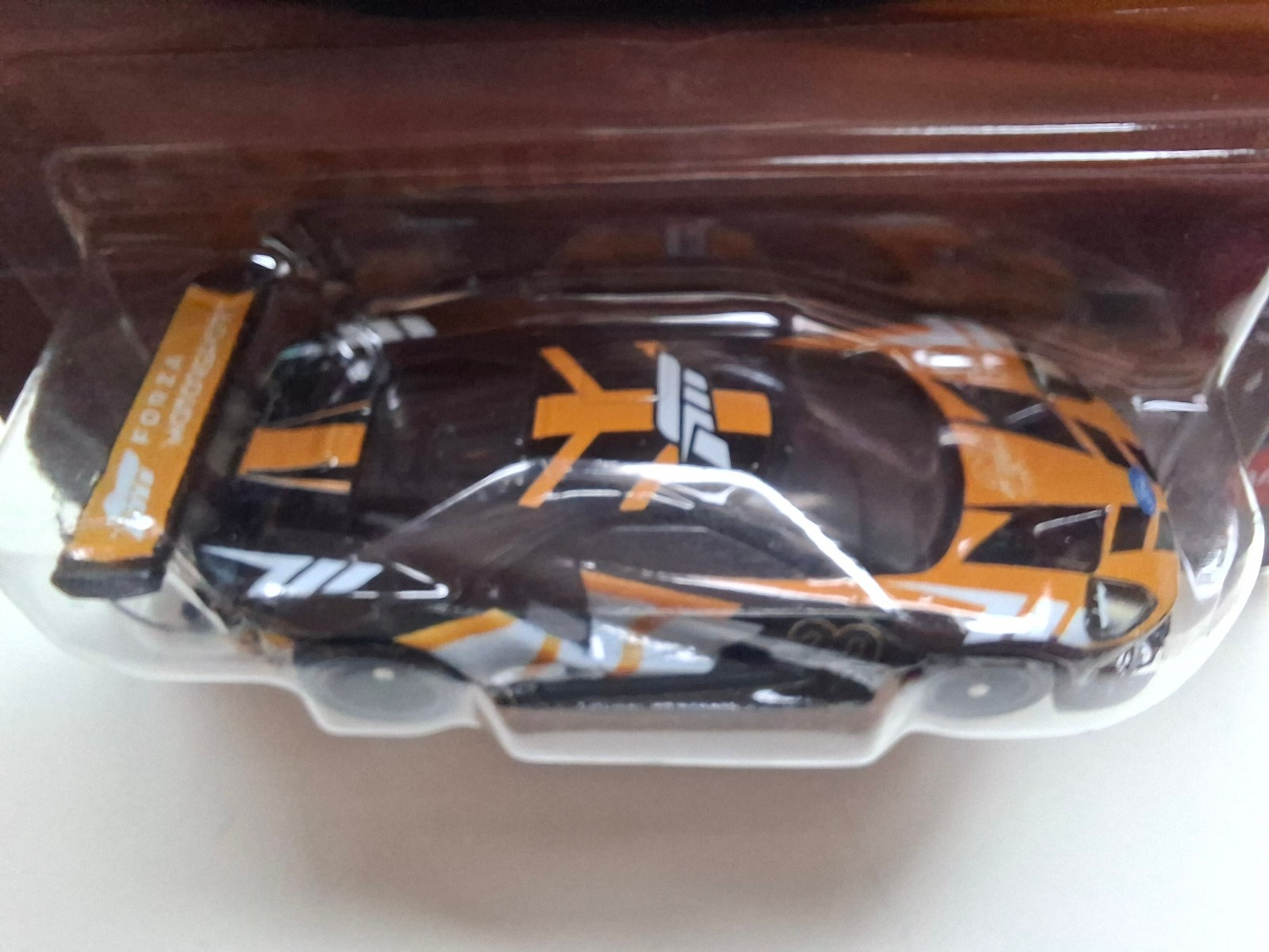 Hot Wheels Forza 2016 Ford GT race/course  (NG44)