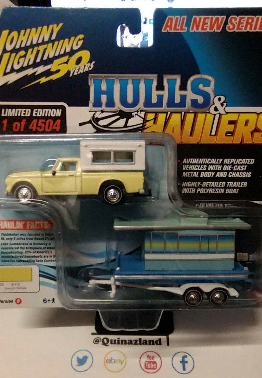 Johnny Lightning Pack Hulls & Haulers 1960 Studebaker Truck & Houseboat (CT02)