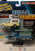 Johnny Lightning Pack Hulls & Haulers 1960 Studebaker Truck & Houseboat (CT02)