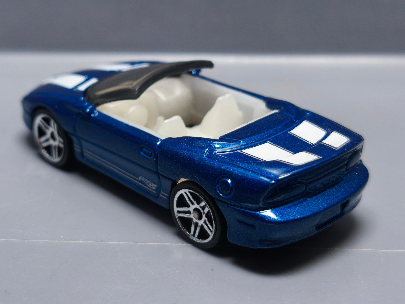 hot wheels 2017 camaro fifty 95 camaro (A19)