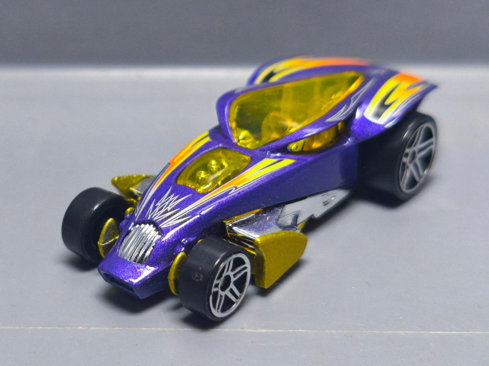 Hot Wheels Brutalistic First Editions 2004-086 (A11)