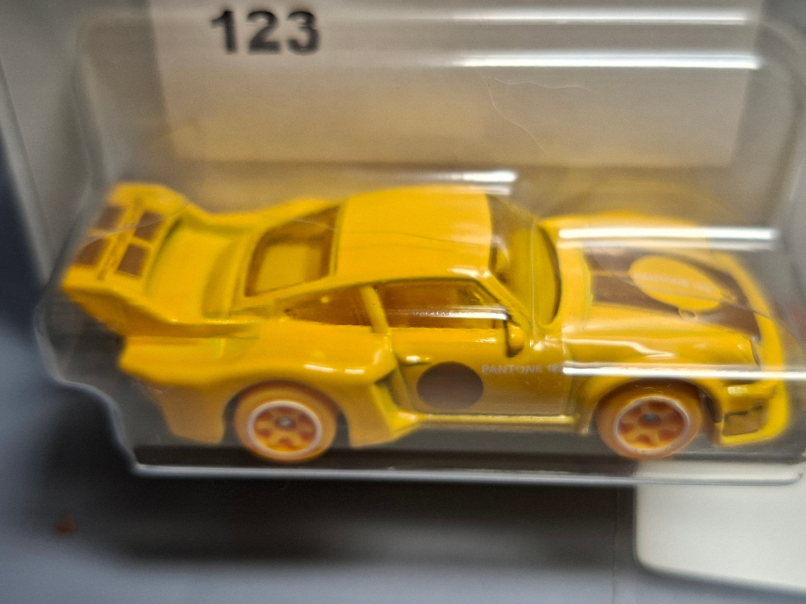 Hot Wheels 2026 Pantone Mix A Porsche 934/5   (NP29)