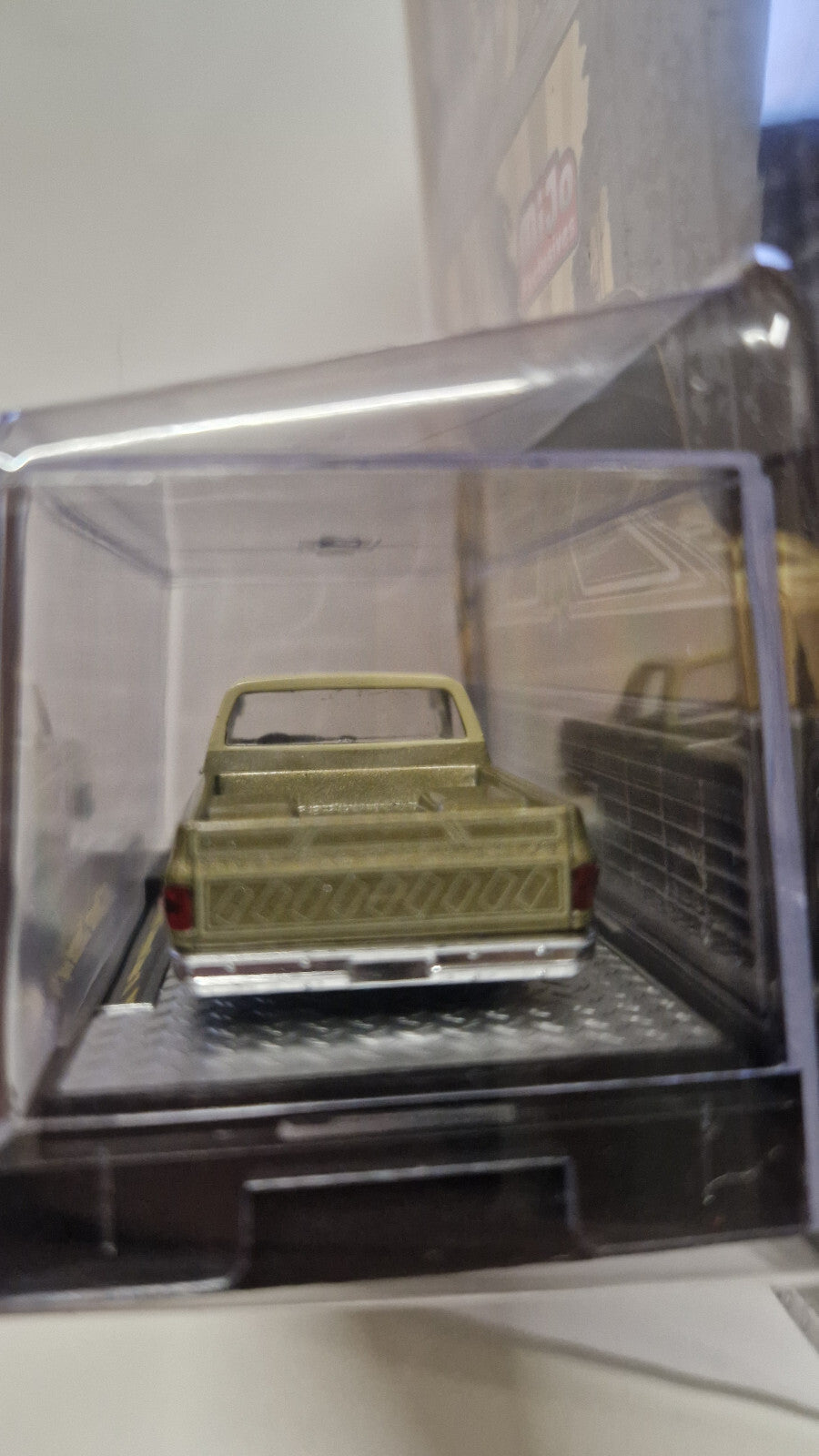 M2 Machines exclusive mijo 1973 Chevrolet Cheyenne Super 10, beige-brown (NG59)