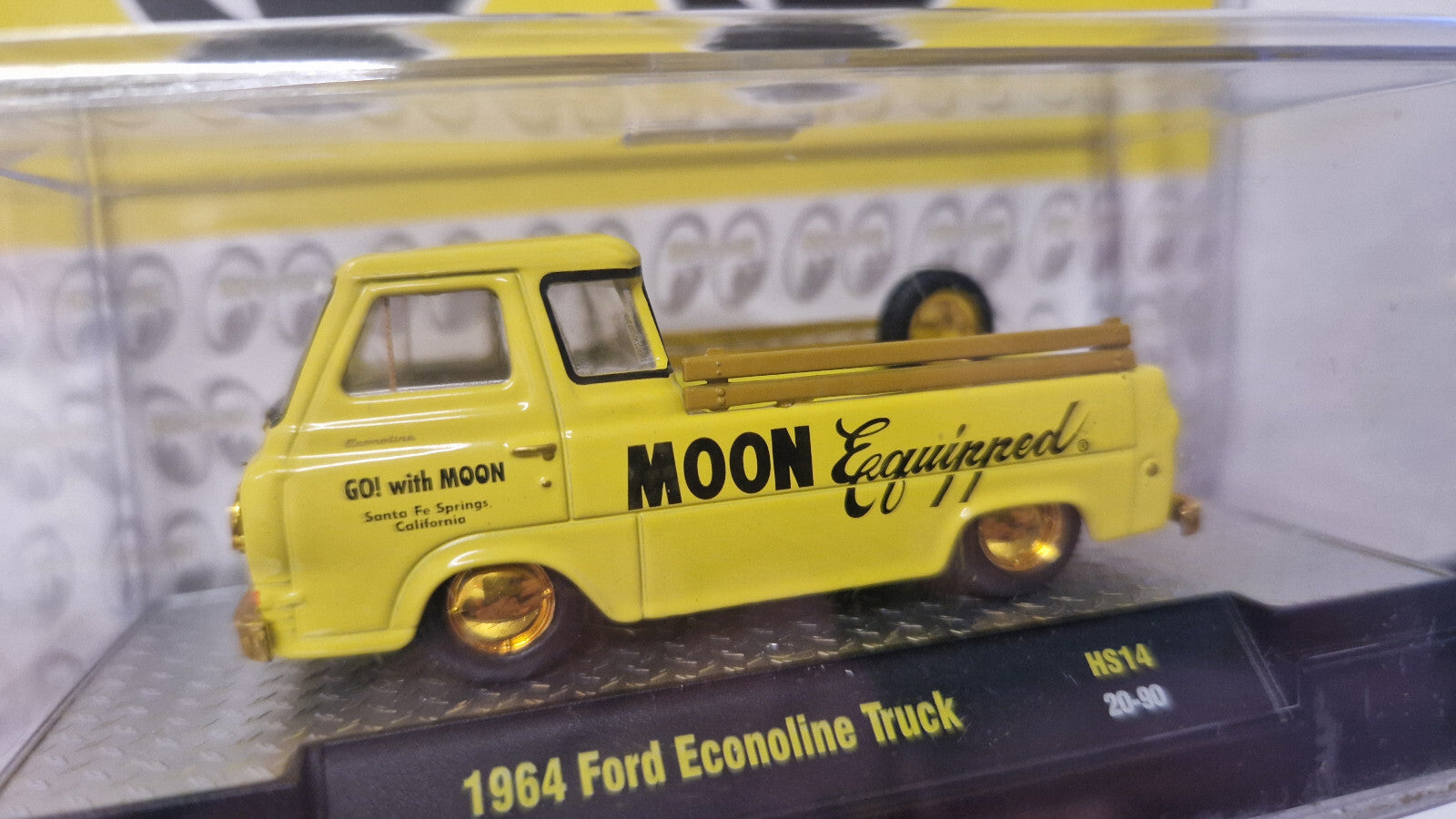 M2 Machines 2020 mooneyes chase  1964 Ford econoline truck   (NG27)