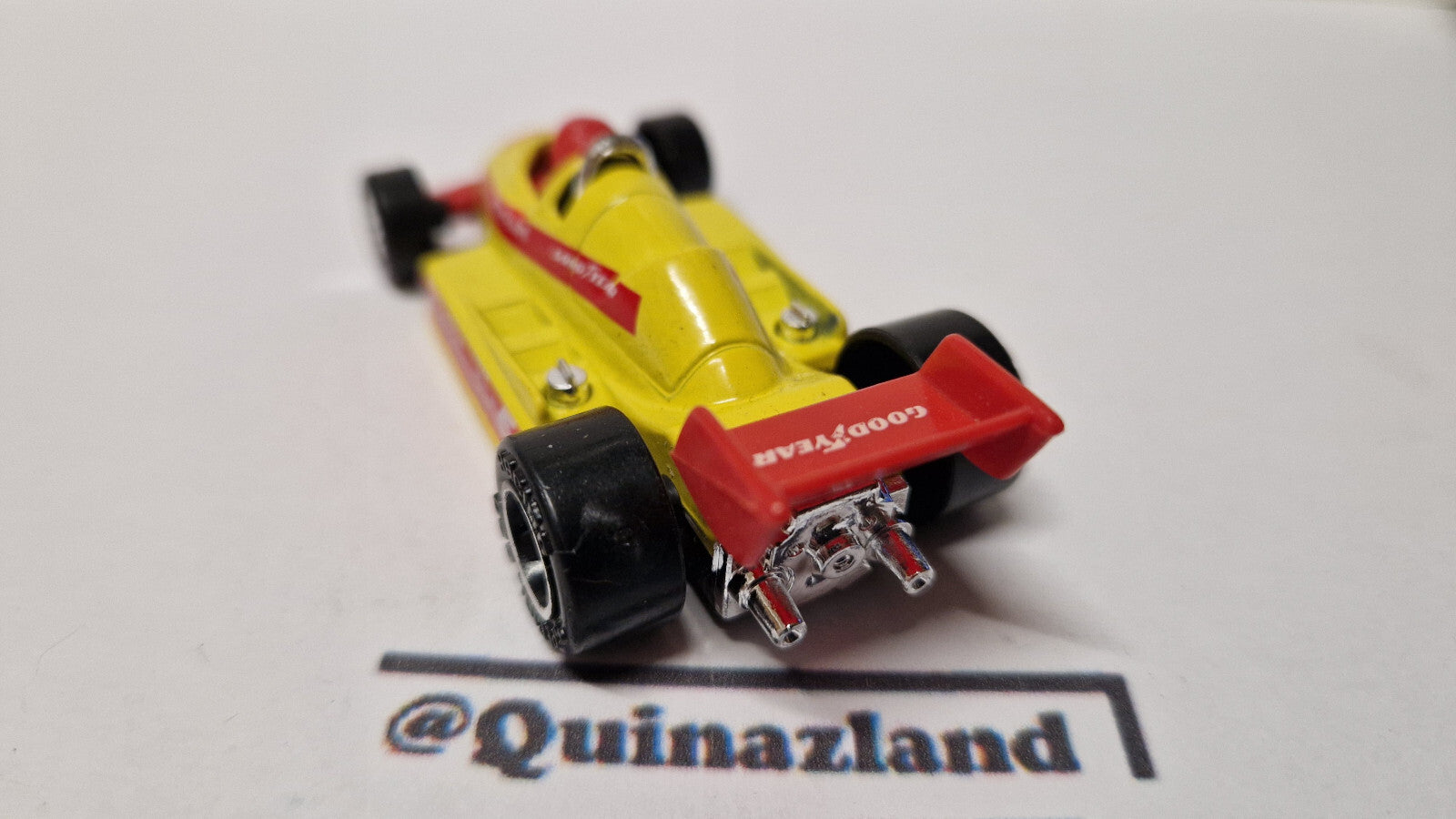 Matchbox 1987 mainline  F1 Racer  version moteur chrome (A31)