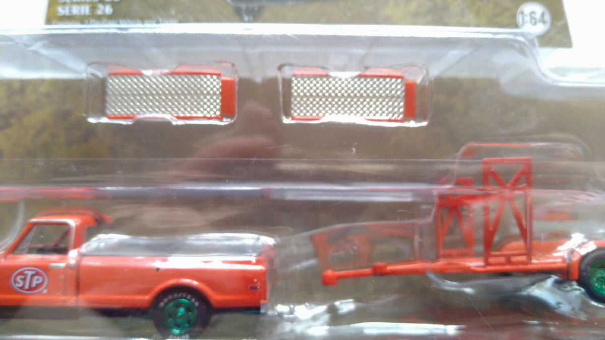 Greenlight Hitch & Tow 1968 Chevrolet C-10 STP with Bed Cover  STP  Chase (CT03)