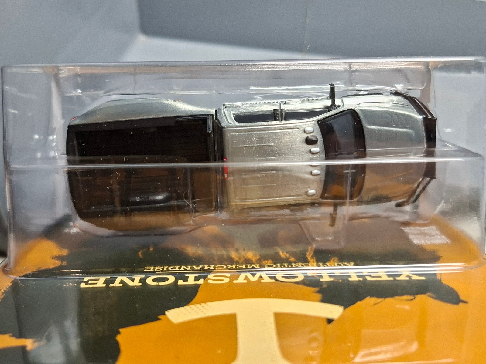 Greenlight Hollywood series 38 Chase Yellowstone 2017 ram 3500 (NG32)