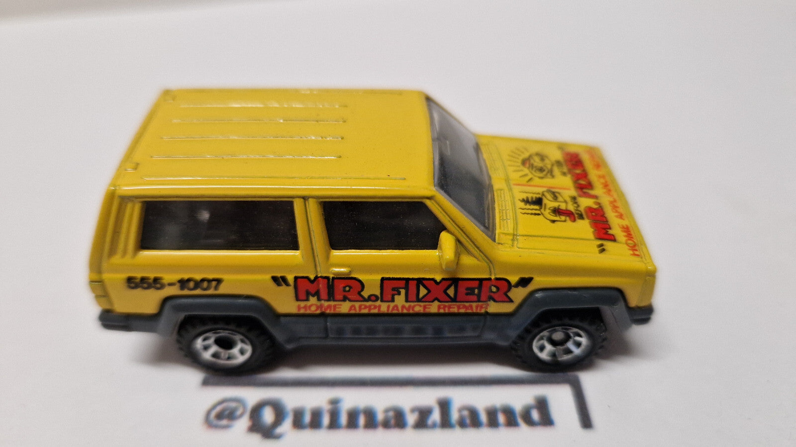 Matchbox 1988 mainline  Jeep cherokee  version  base brillante   (A31)