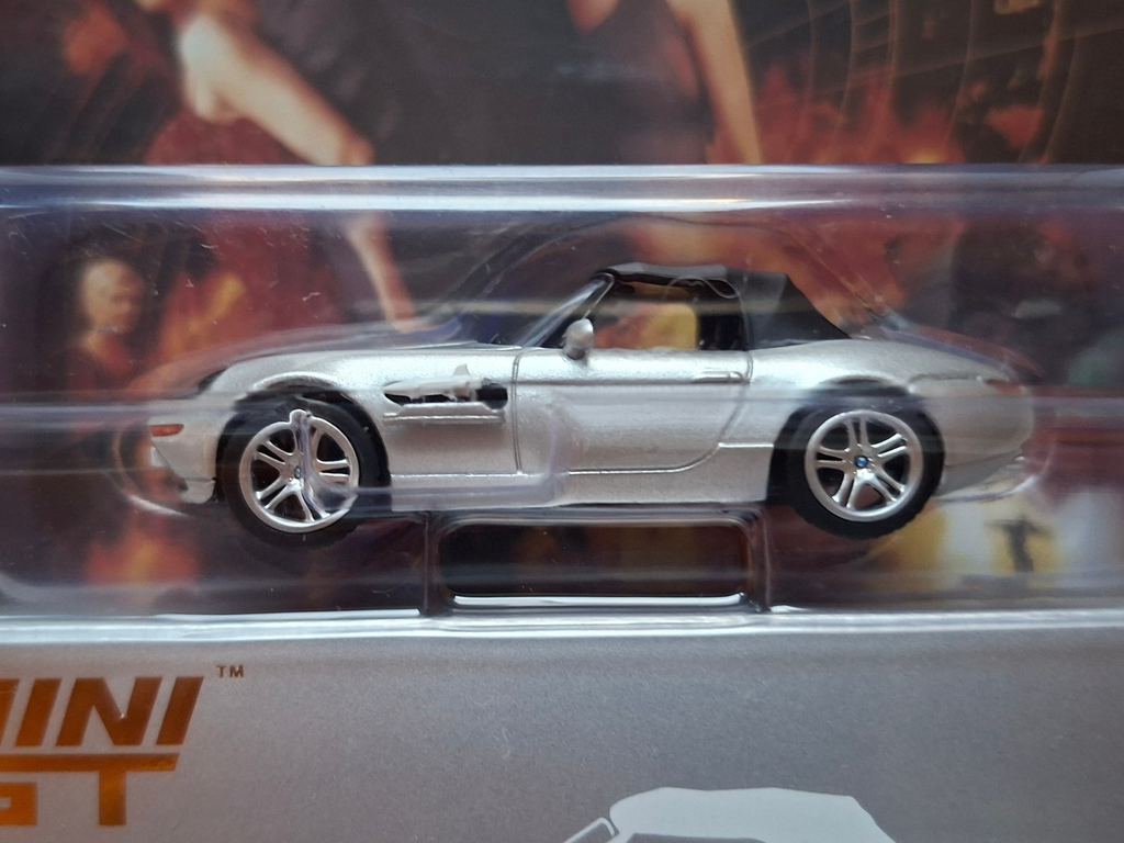 Mini GT 1999 BMW Z8 The World is not enough n° 906 (NG54)