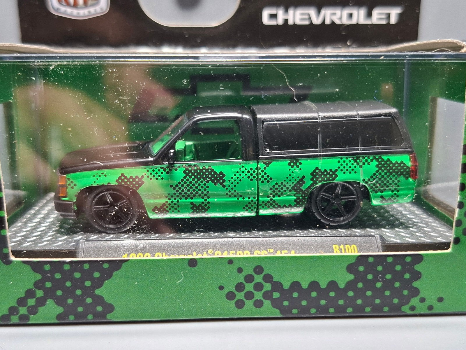 M2 Machines Auto-Thentics Release 100 1992 Chevrolet C1500 SS 454 (NP06)