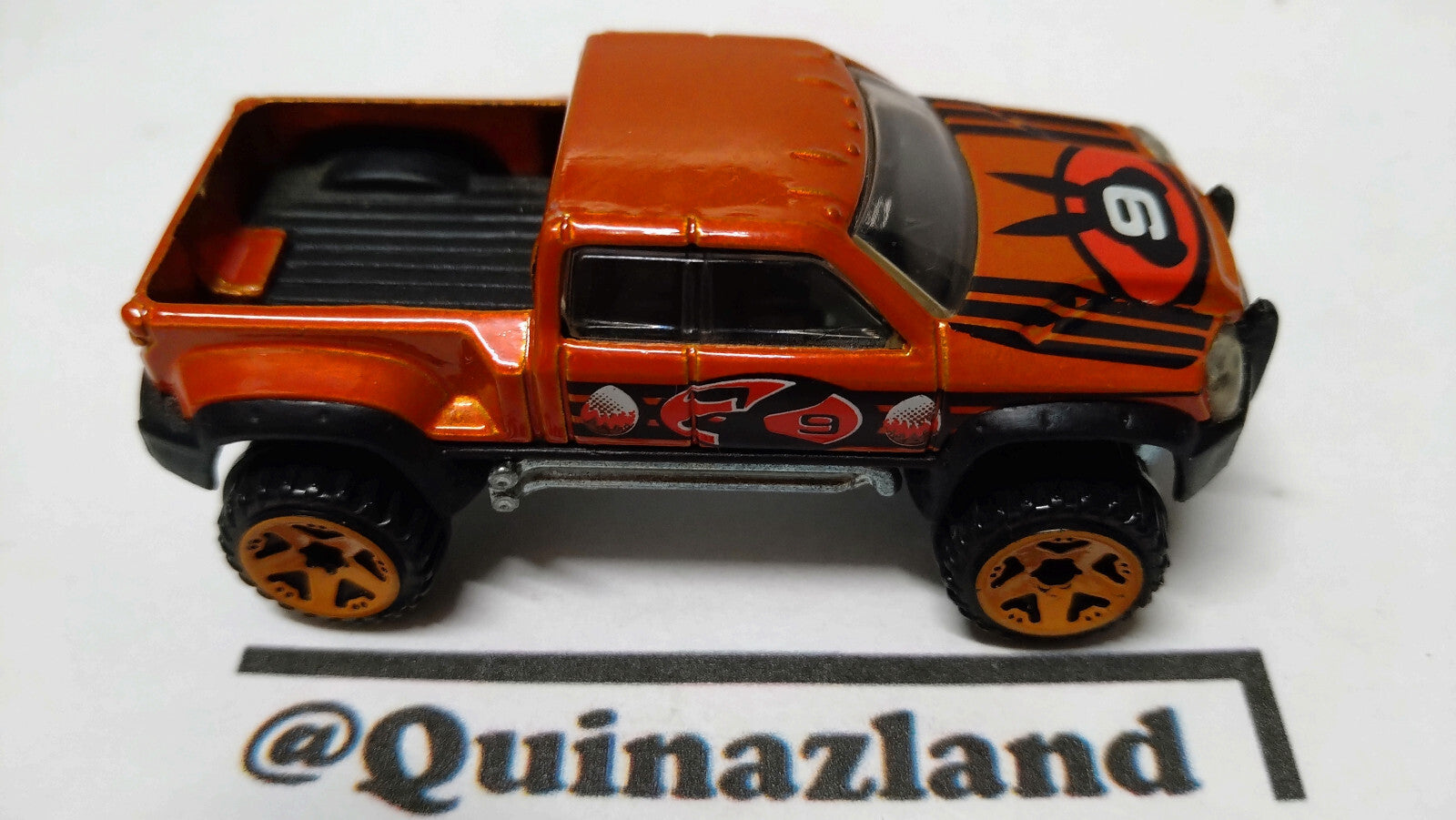 Hot Wheels 2007 easter egg-clusive Mega duty    (A25)
