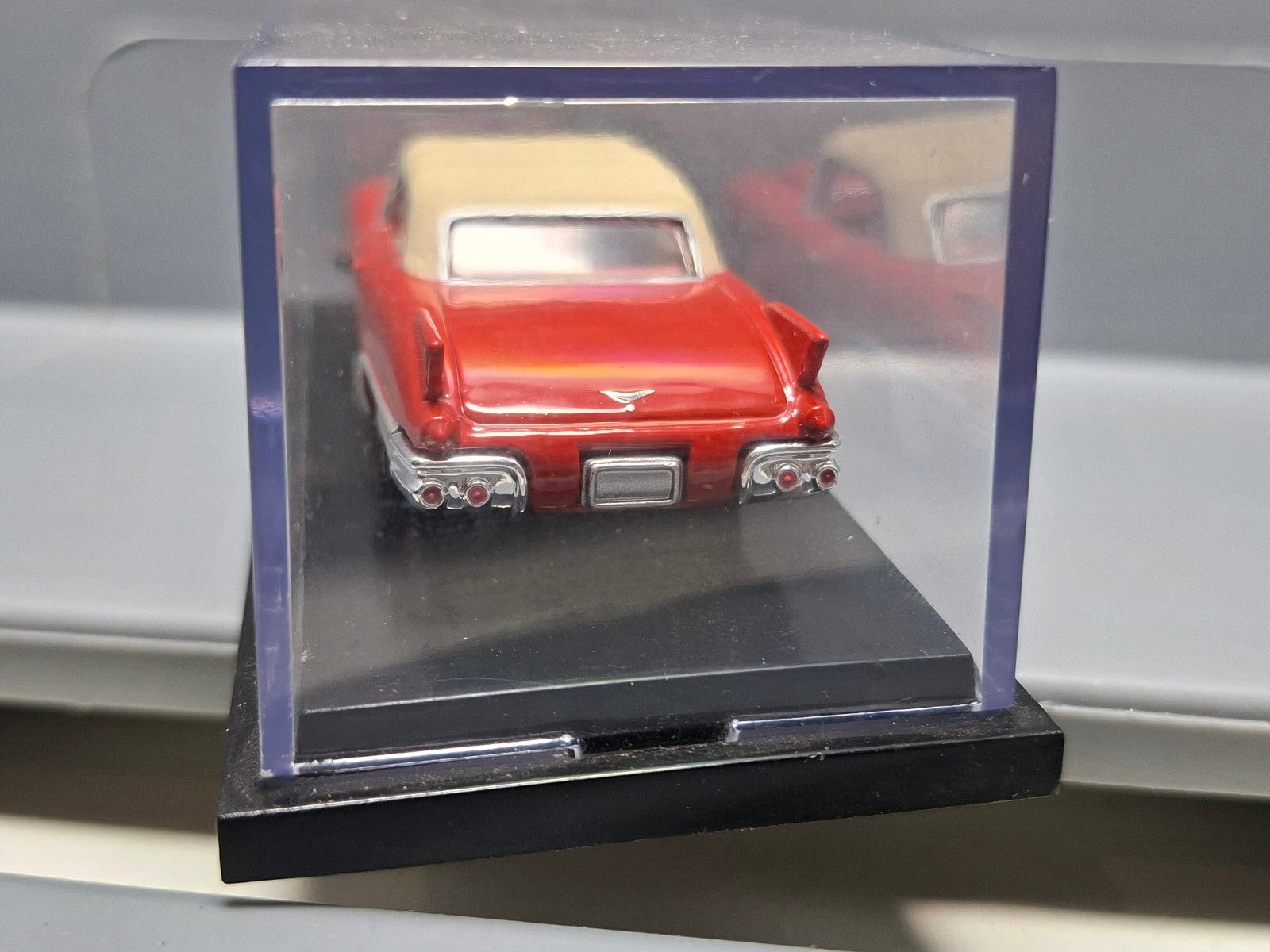 Hot Wheels 2002 black box  1957 cadillac eldorado   (CP19)