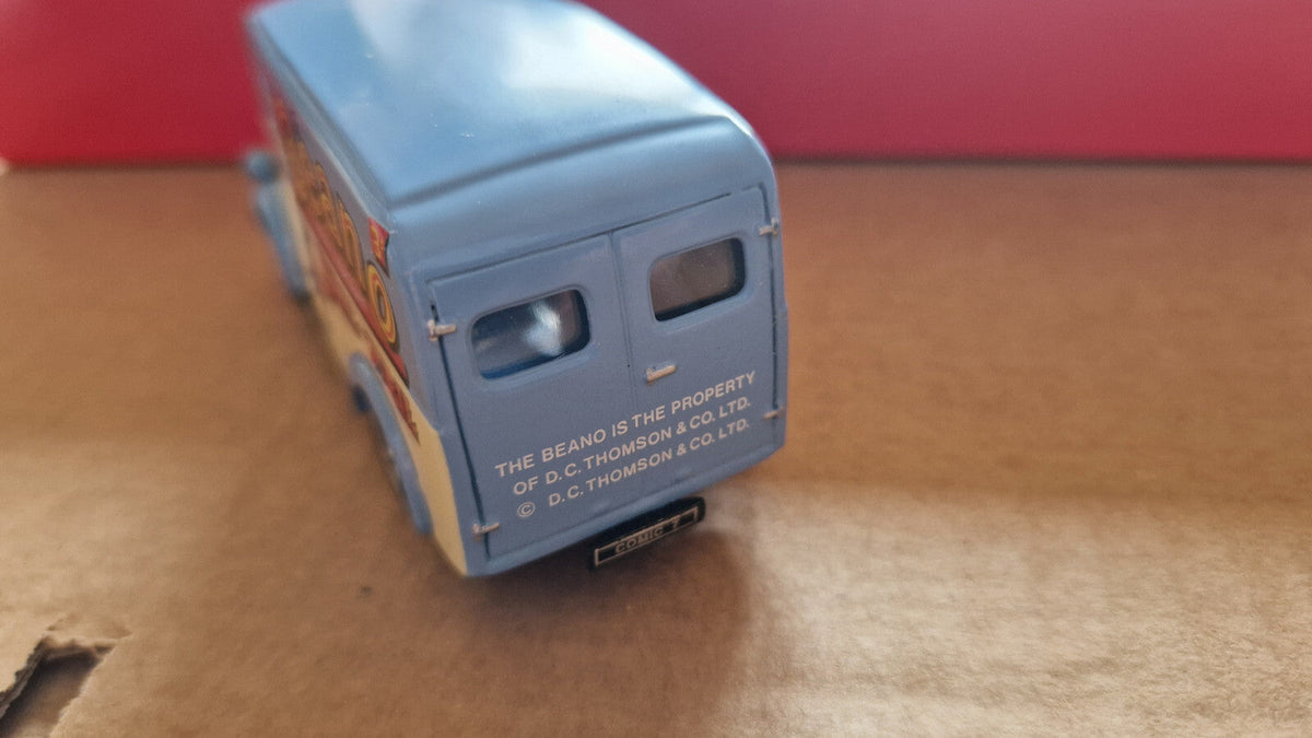 Corgi 1/43 Comics classics limitée à 8000 exemplaires Morris 1000 van  (CT06)