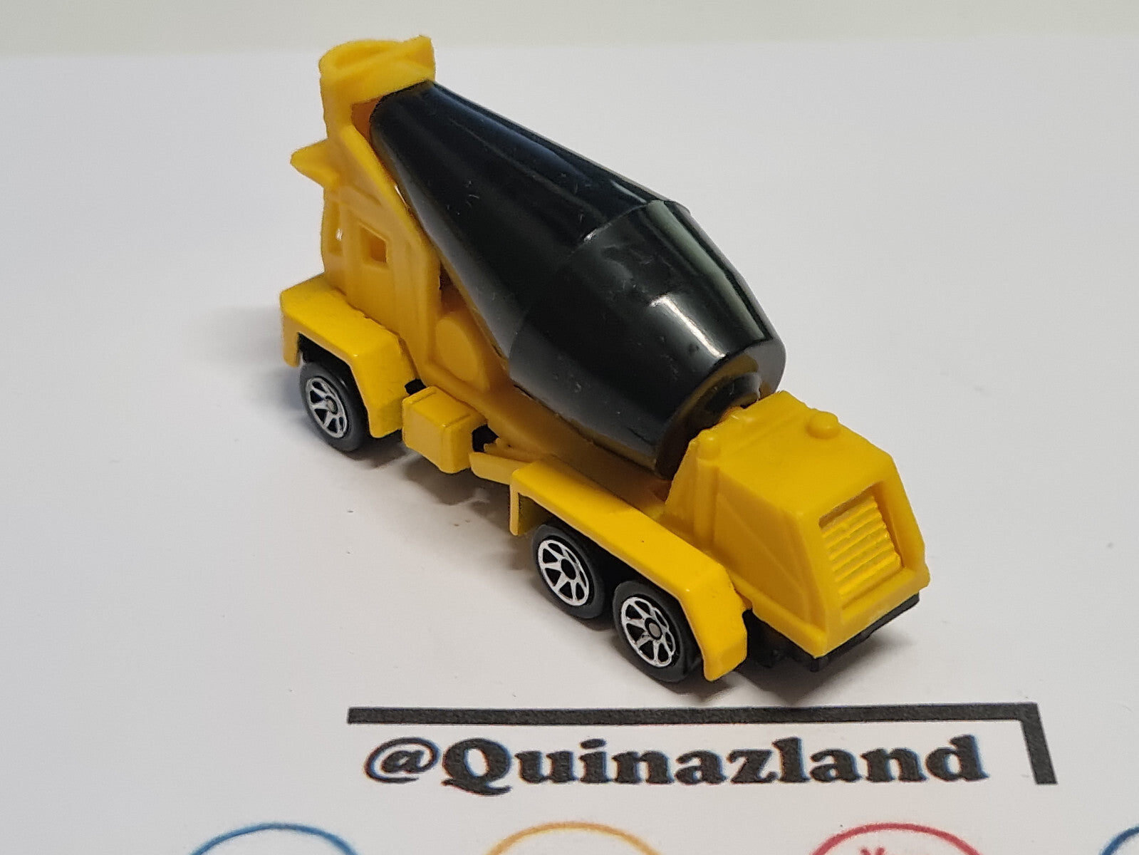 Hot Wheels 1997 exclusive multipack toys R Us Oshkosh cement mixer (A36)