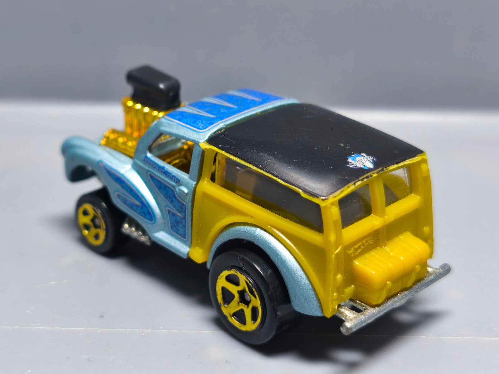 Hot Wheels Holiday Hot Rods Morris Wagon  (A04)