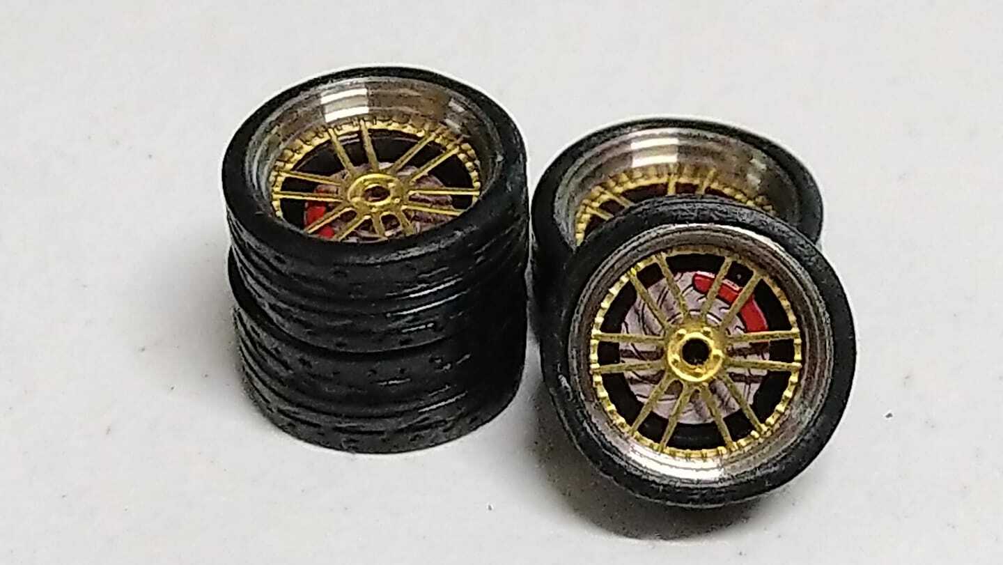 Set de jantes  pneu gomme pour Custom A8 (ET)