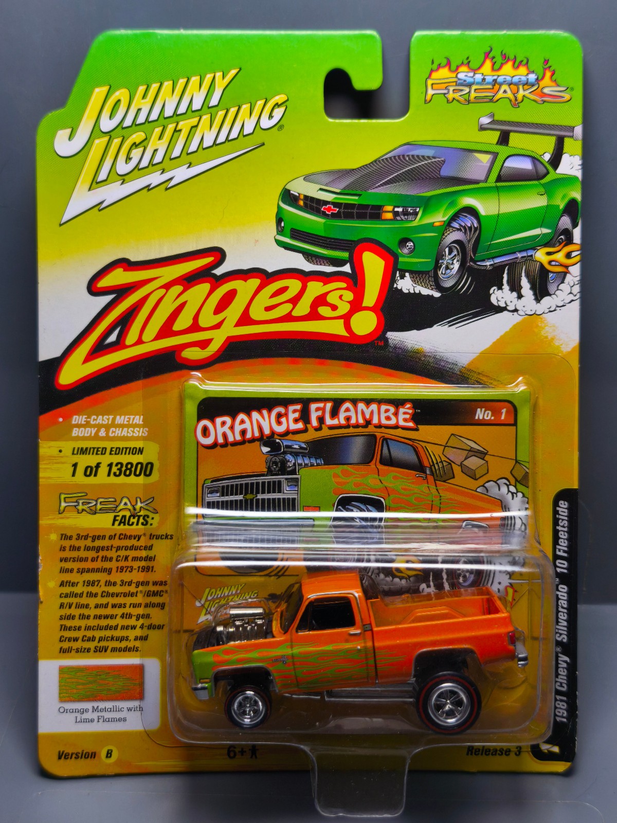 Johnny Lightning 2021 zingers  1981 chevy silverado 10 fleetside  (NG46)