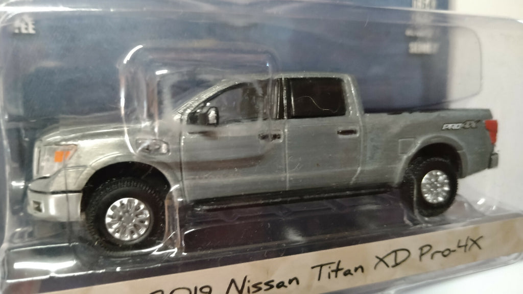 Greenlight Blue Collar 2019 Nissan Titan XD Pro-4X Chase Zamac  (NG75)