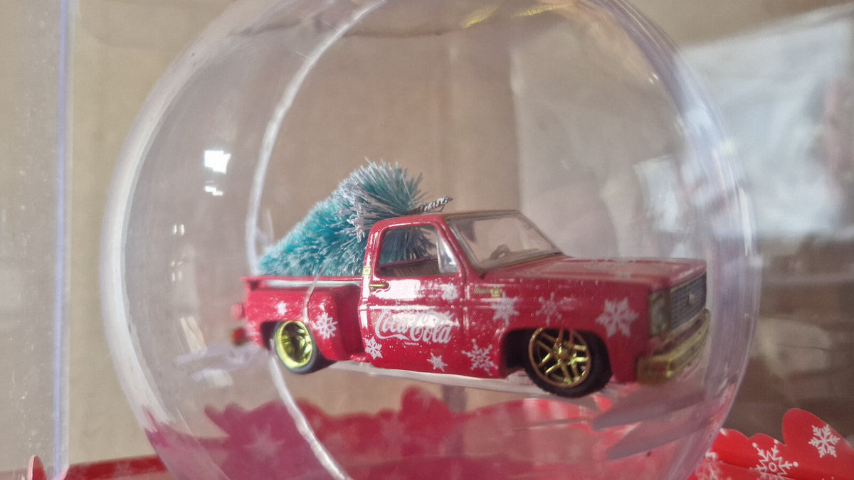 M2 Machines Chase Exclusive Coca Cola Ornament 1974 Chevy Stepside Truck  (CT09)