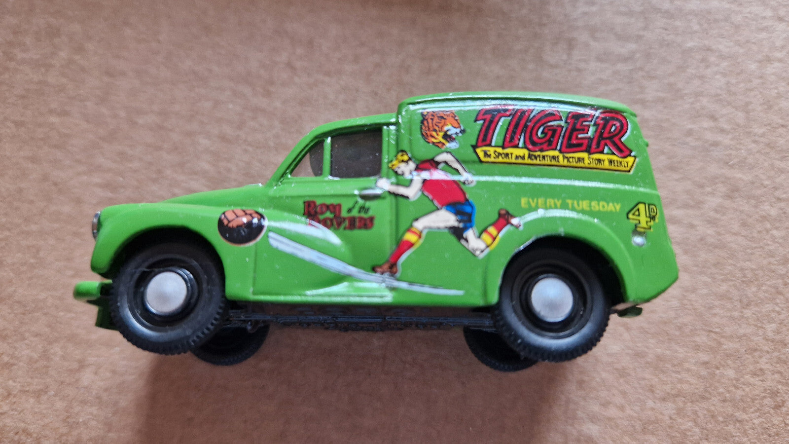 Corgi 1/43 Comic classics Morris minor limitée à 6000 exemplaires     (ET)