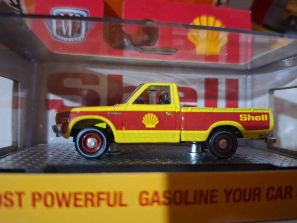 M2 Machines Auto-Thentics R99 1977 Datsun Pickup Shell (NP49)