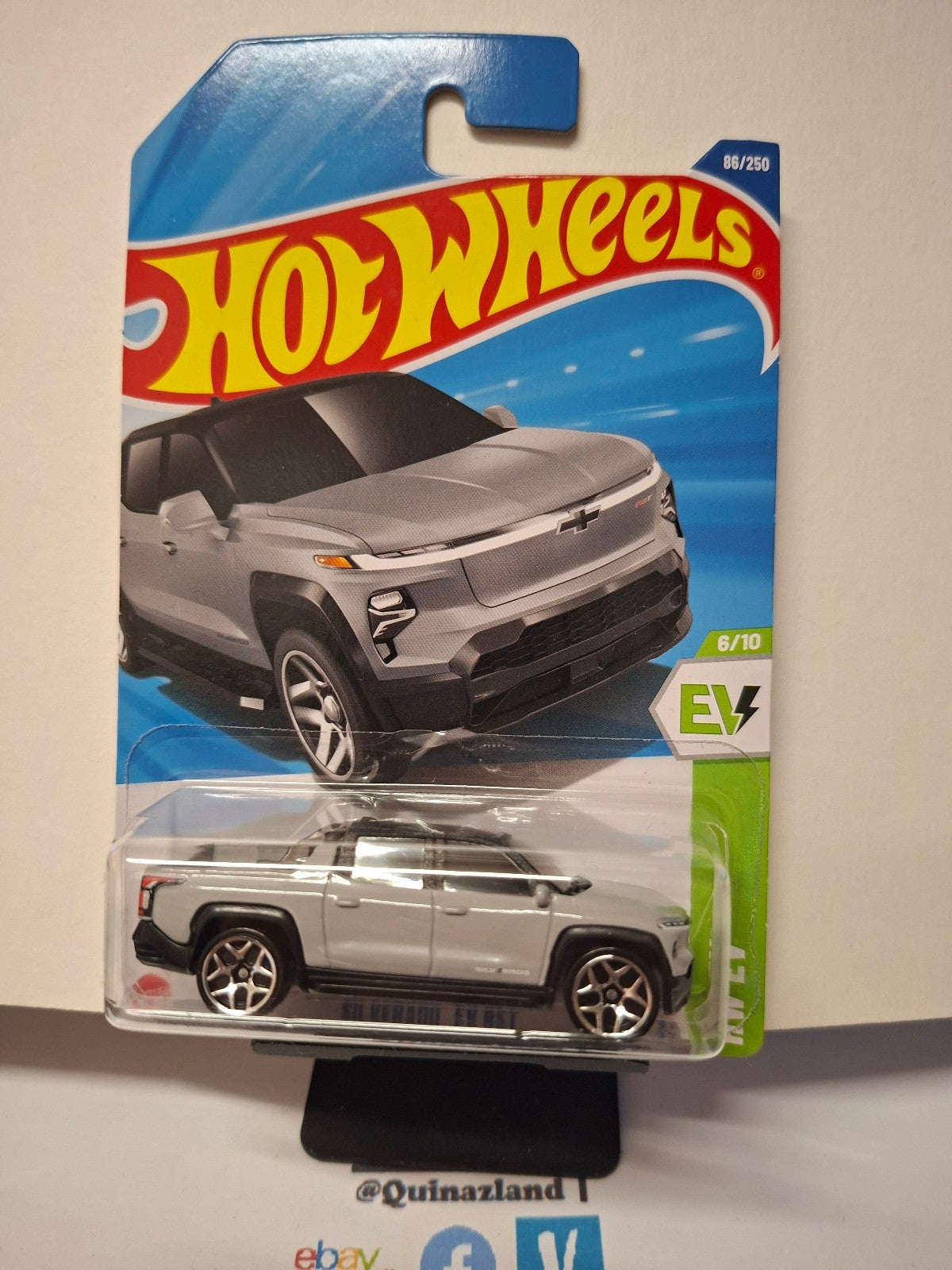 Hot Wheels Silverado EV RST  2025-086 (NP15)