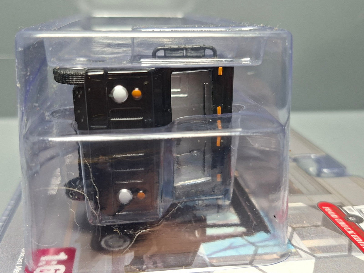 American Diorama 1/64 Food Truck – Black (CT07)