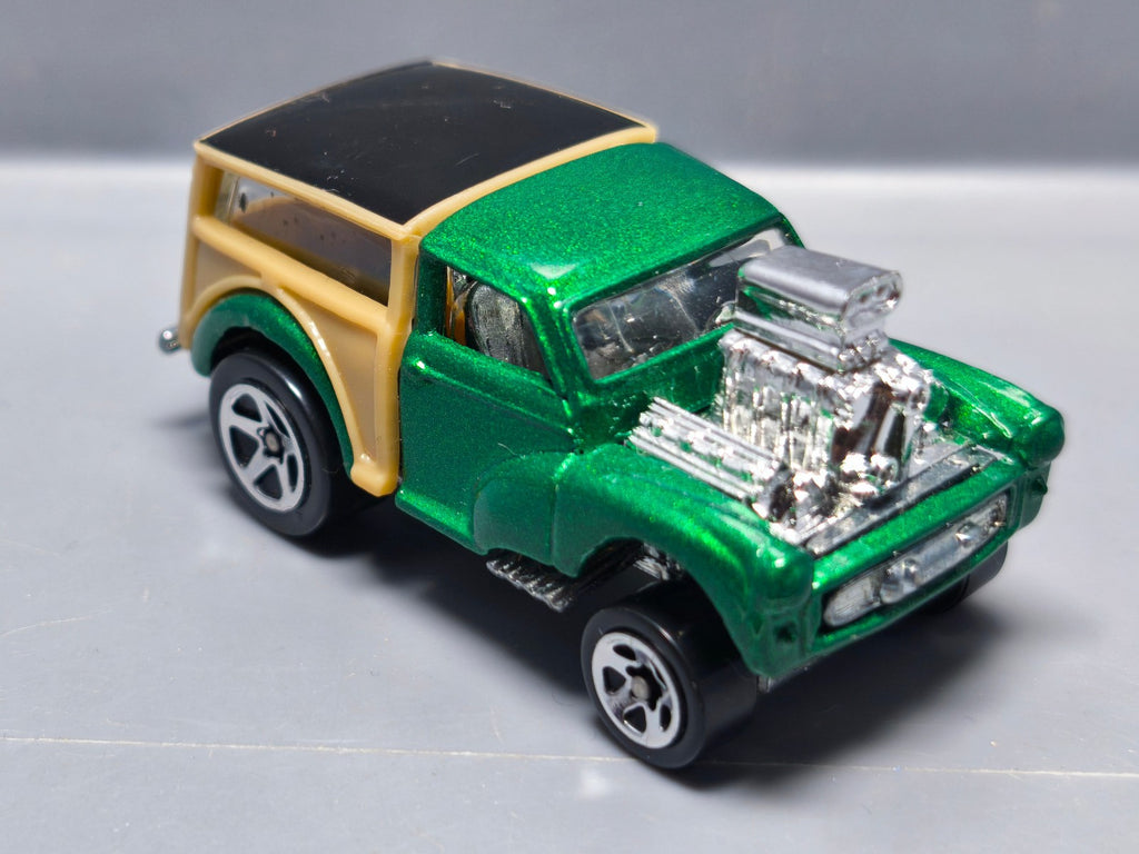 Hot Wheels Morris wagon 2002-182 (A21)