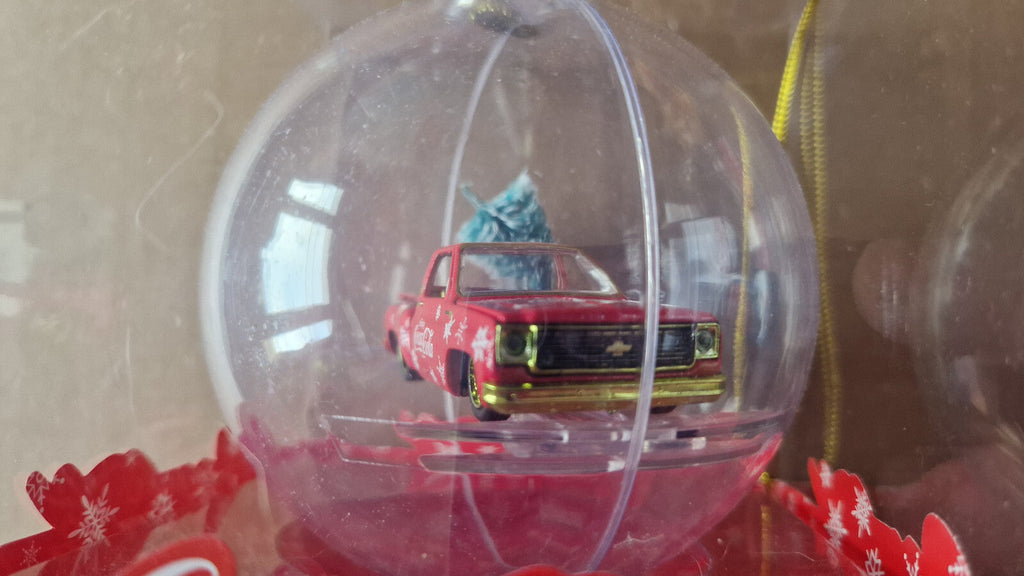 M2 Machines Chase Exclusive Coca Cola Ornament 1974 Chevy Stepside Truck  (CT09)