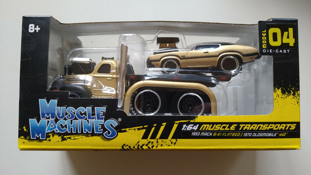 Maisto Muscle Machines 1953 Mack B-61 Flatbed with 1970 Oldsmobile 442  (CT10)