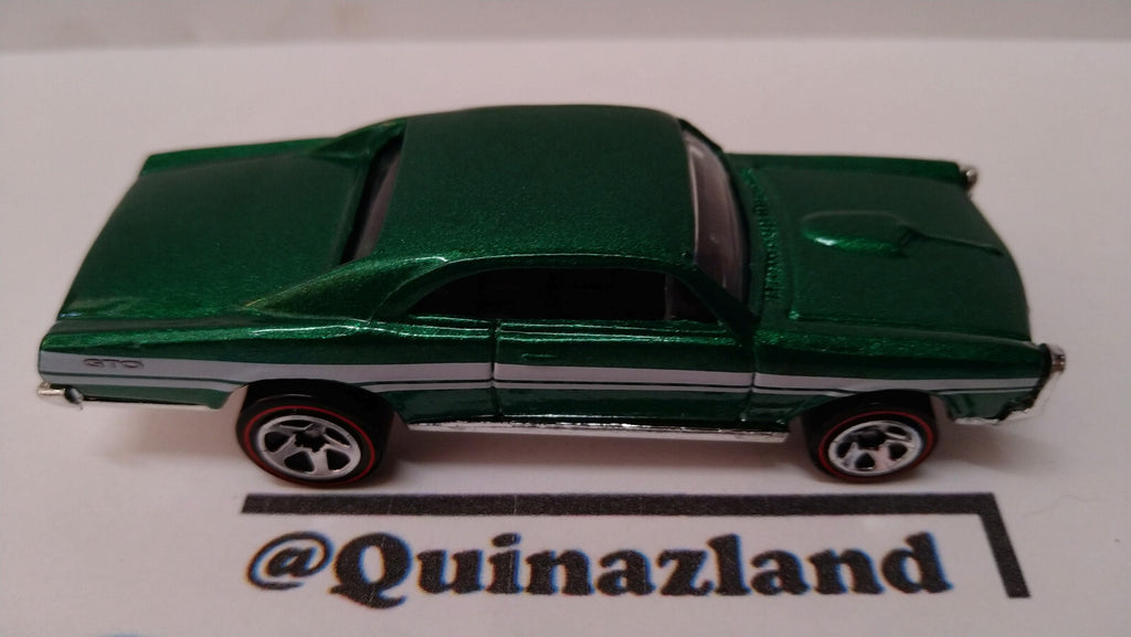 Hot Wheels 2004 hall of fame exclusive target  67 pontiac gto    (A12)