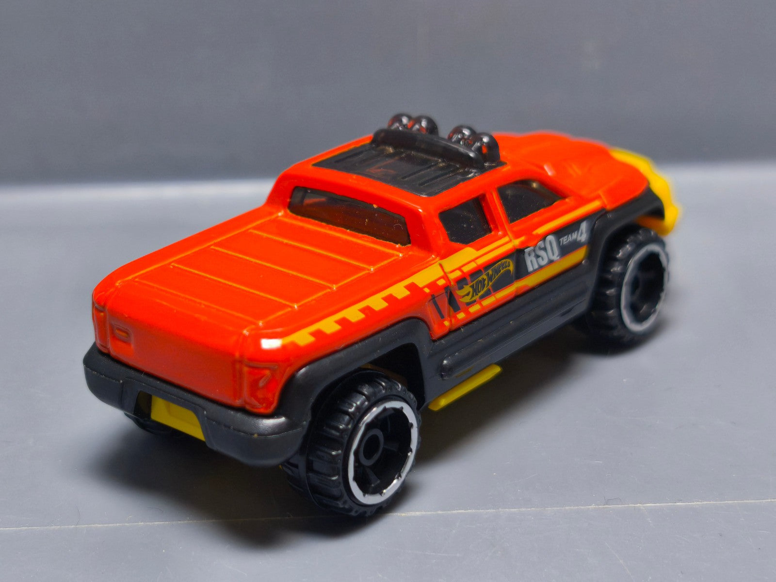 Hot Wheels Off-duty 2017-114       (A07)