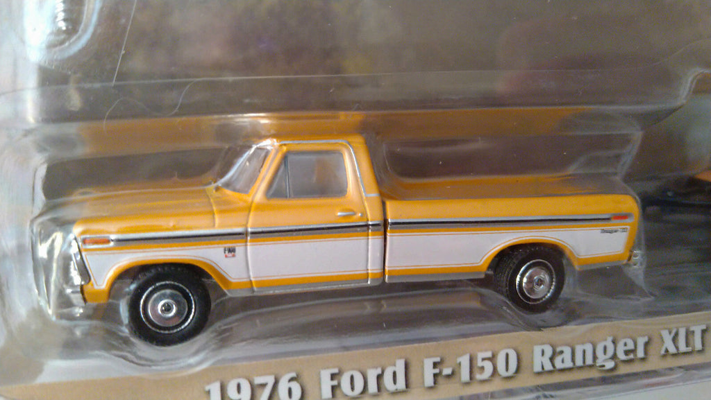 Greenlight Hitch & Tow 1976 Ford F-150 Ranger XLT Trailer Special  (CT05)