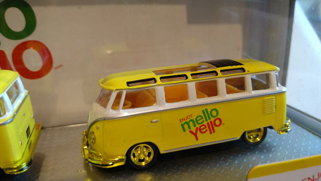 M2 Machines Coca Cola Mello Yello Volkswagen Double Cab Microbus Chase (C8)