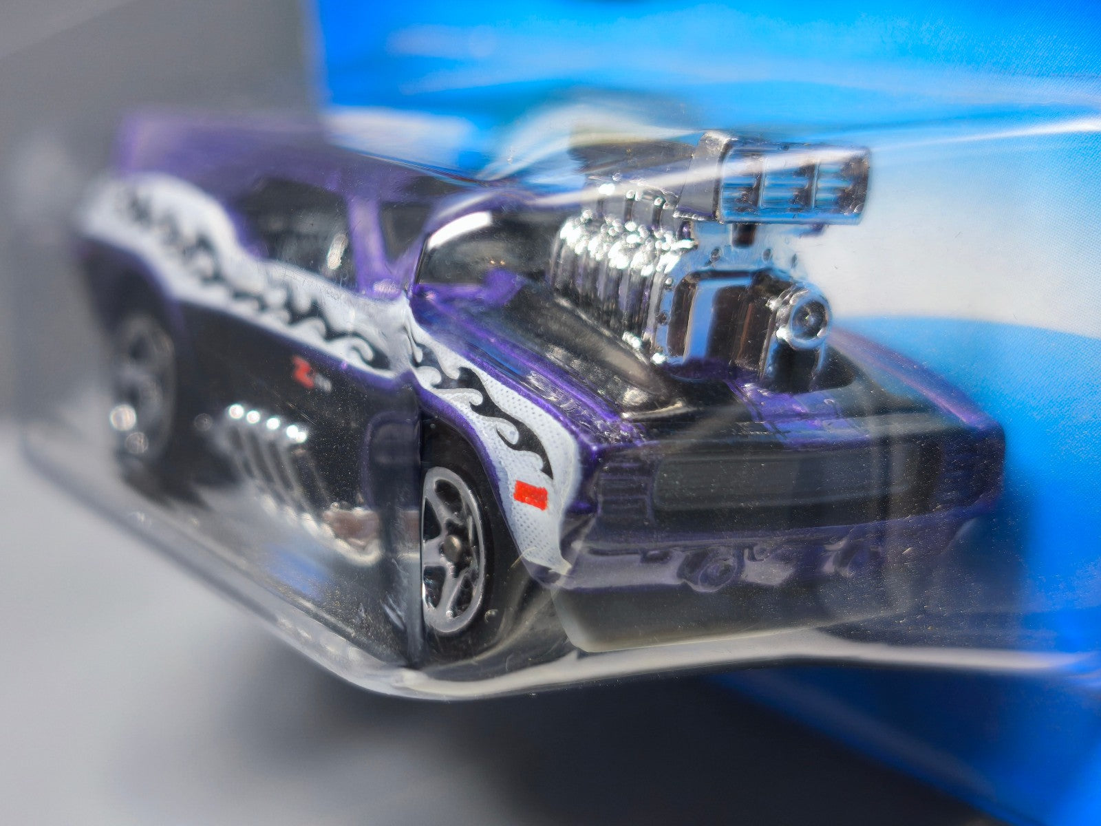 Hot Wheels 69 camaro z28 exclusive kmart 2006-124  (NP33)