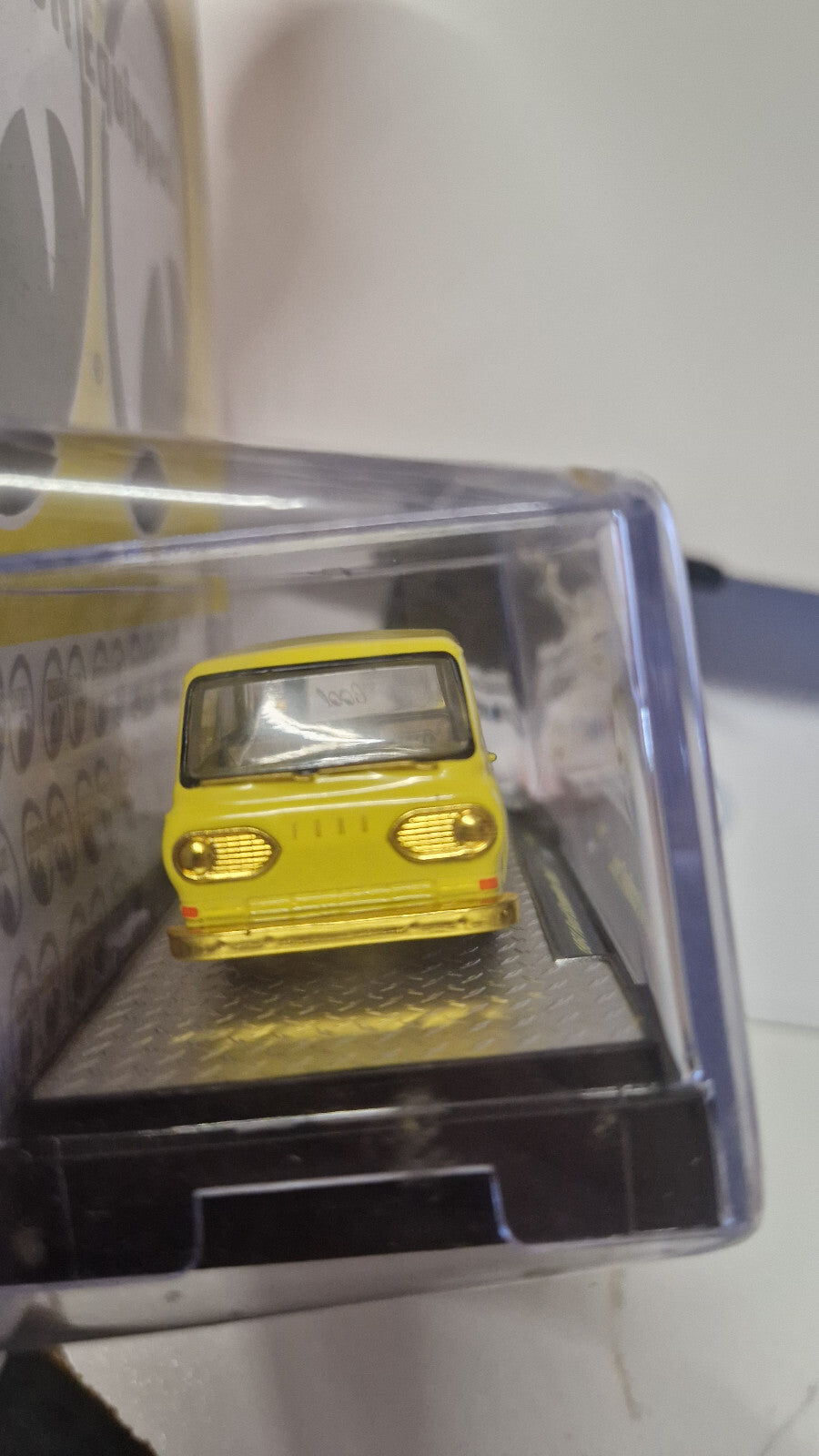 M2 Machines 2020 mooneyes chase  1964 Ford econoline truck   (NG27)
