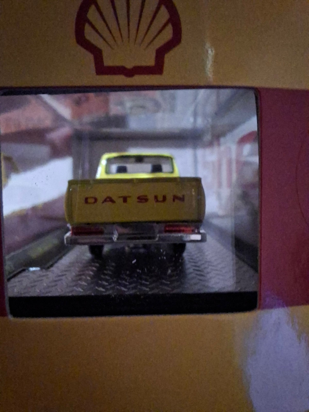 M2 Machines Auto-Thentics R99 1977 Datsun Pickup Shell (NP49)
