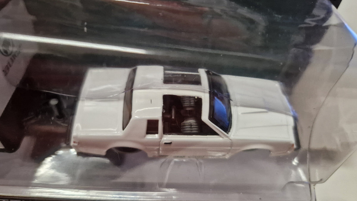 Maisto Design Tow & Go 1987 Buick Regal with T-Type Car Trailer (CT06)