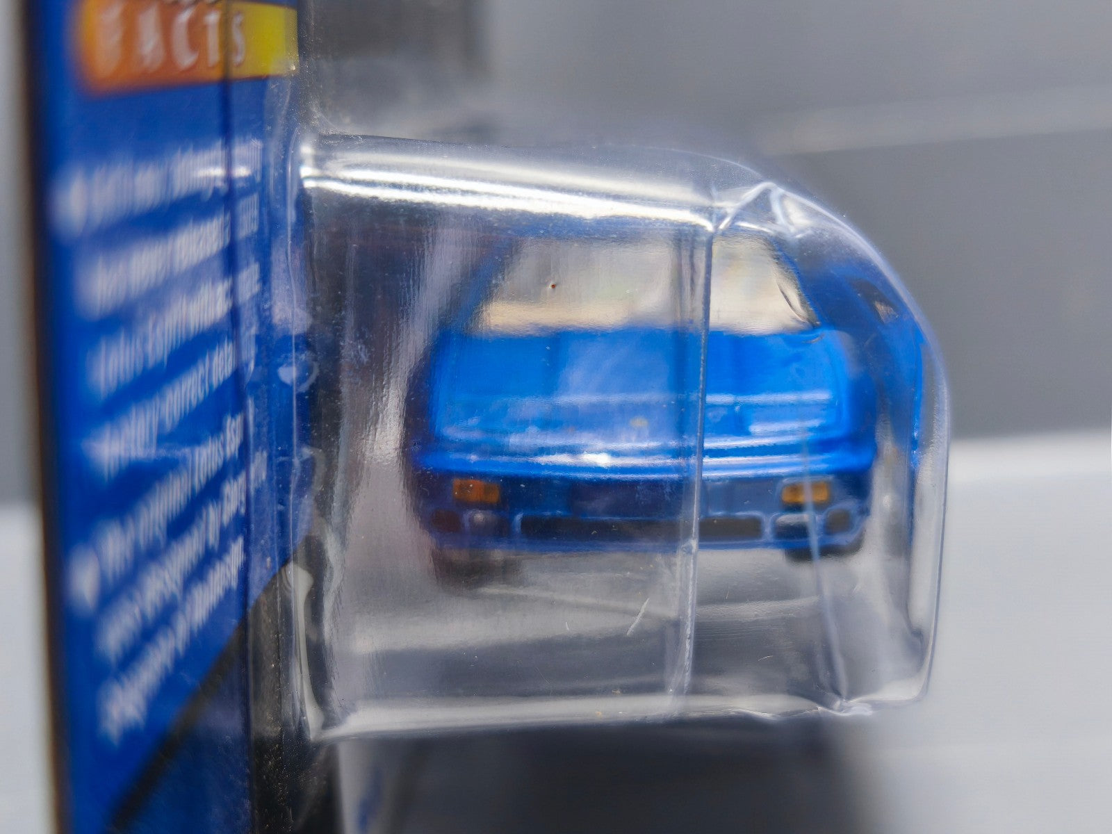 Johnny Lightning Classic gold  1989 Lotus Esprit, pacific blue pearl  (NG46)