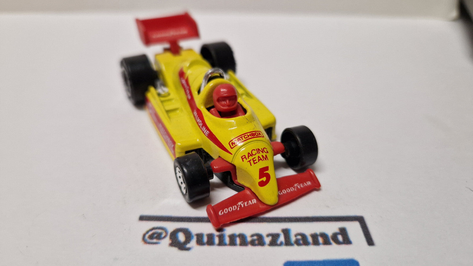 Matchbox 1987 mainline  F1 Racer  version moteur chrome (A31)
