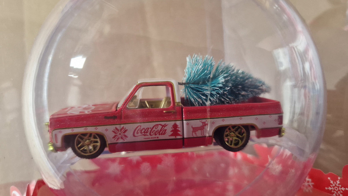 M2 Machines Chase Exclusive Coca Cola Ornament 1973 Chevy Fleetline Truck  (CT09)