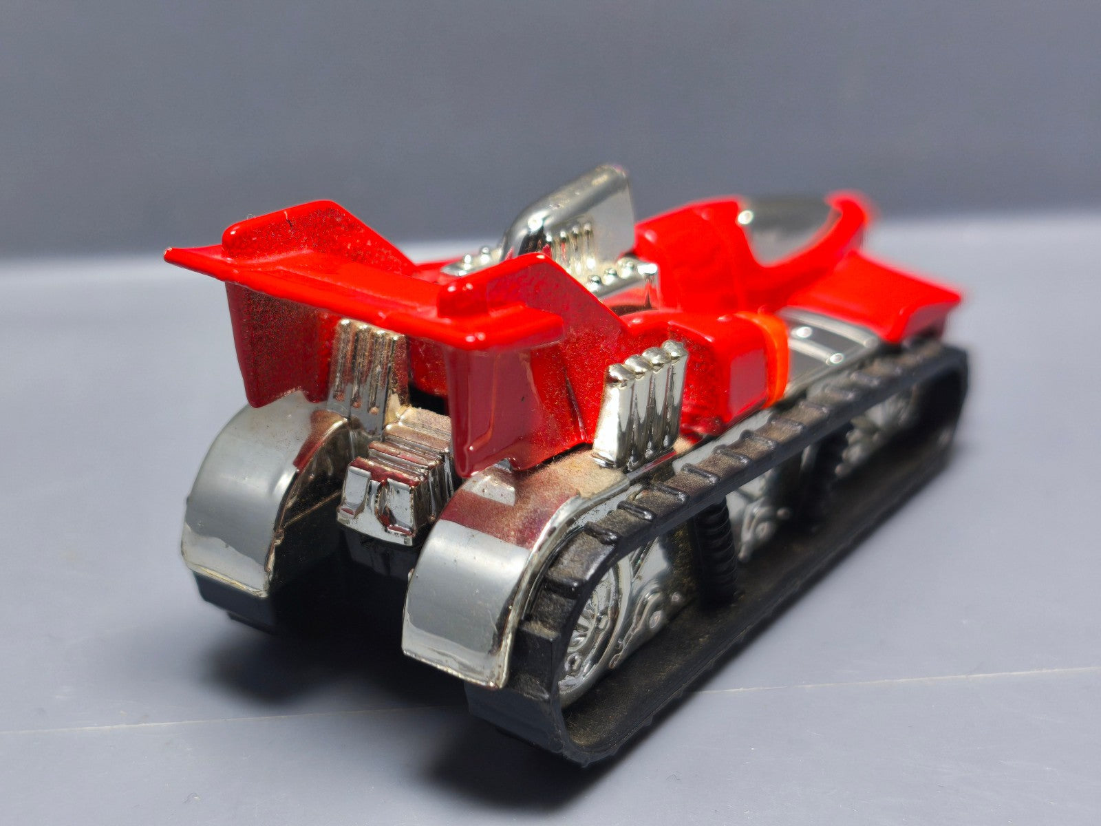 Hot Wheels 1996 mainline 205 Treadator version rouge  (A36)