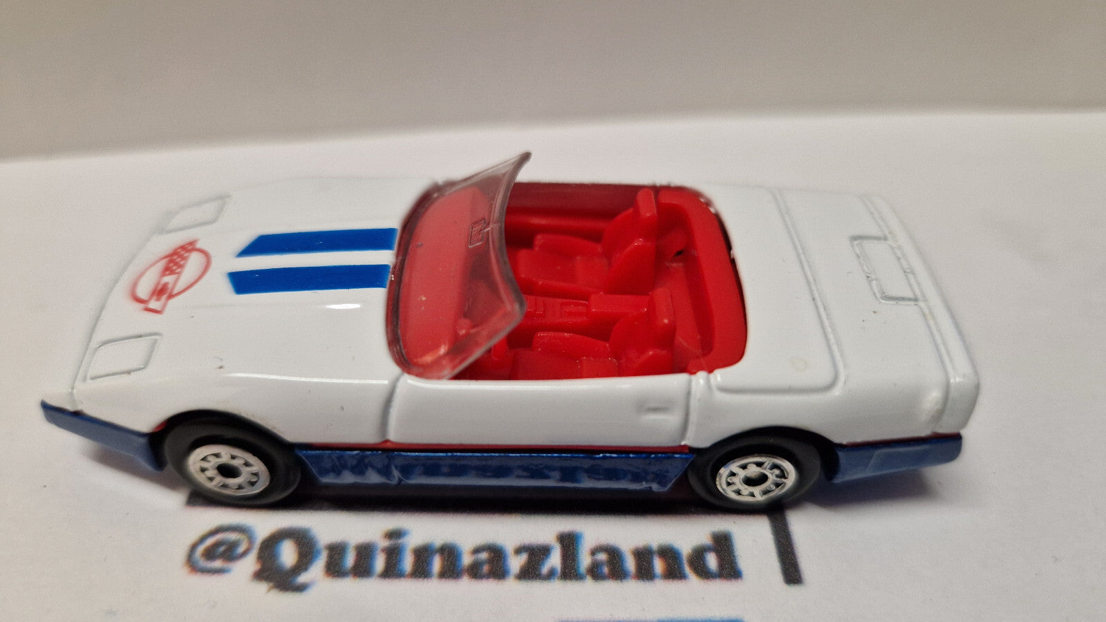 Mc Toy Chevrolet corvette    (A28)
