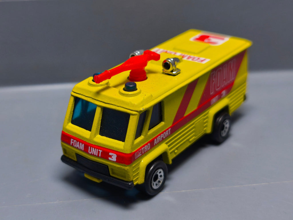 Matchbox Camion  de pompiers aéroport       (A20)