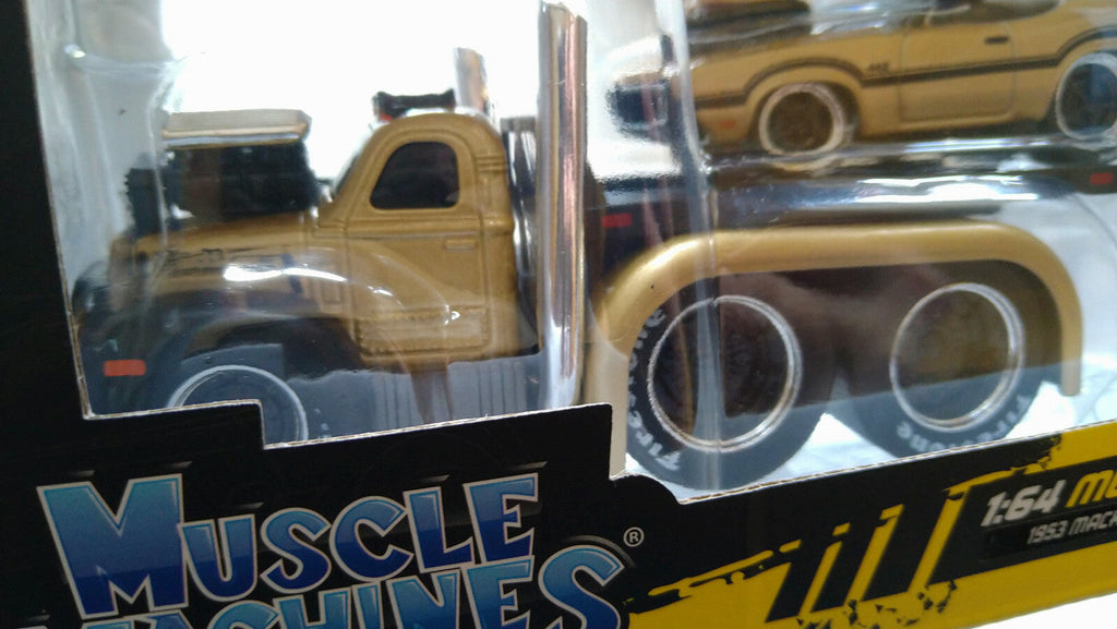 Maisto Muscle Machines 1953 Mack B-61 Flatbed with 1970 Oldsmobile 442  (CT10)
