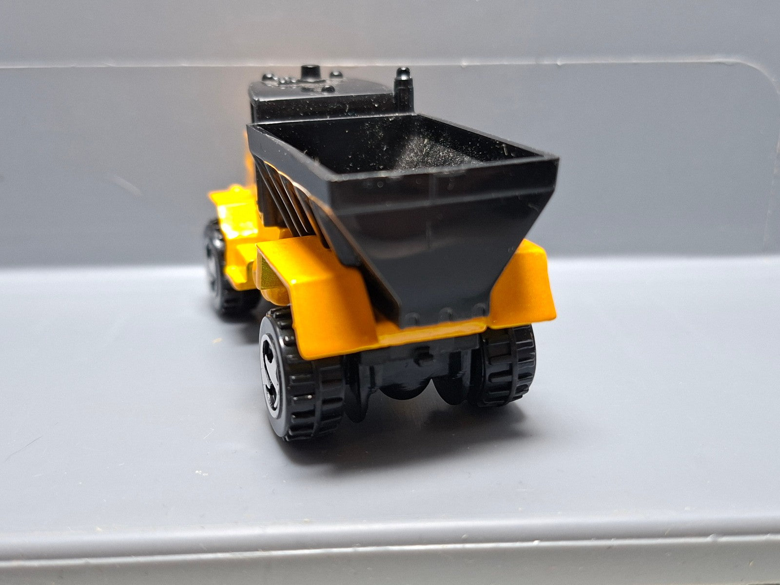 Hot Wheels Oshkosh snowplow version base plastique noire 2000-233 (CP04)