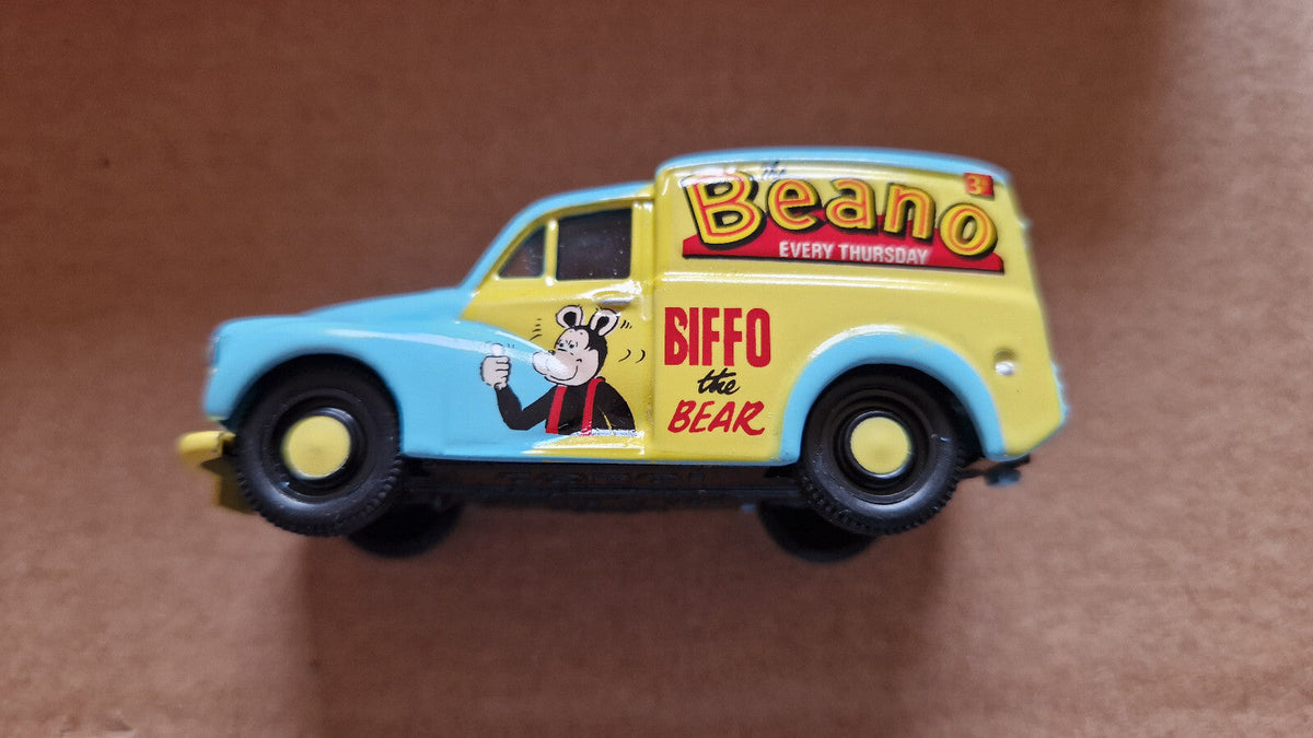 Corgi 1/43 Comics classics limitée à 8000 exemplaires Morris 1000 van  (CT06)
